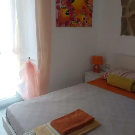 And Orange Guest house *