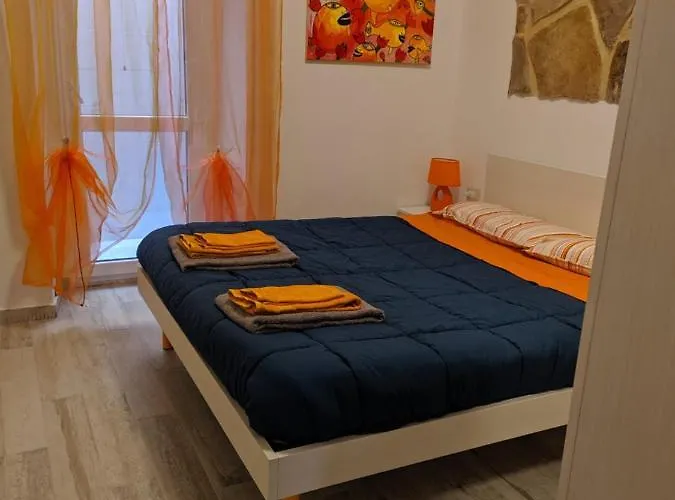 And Orange בית הארחה